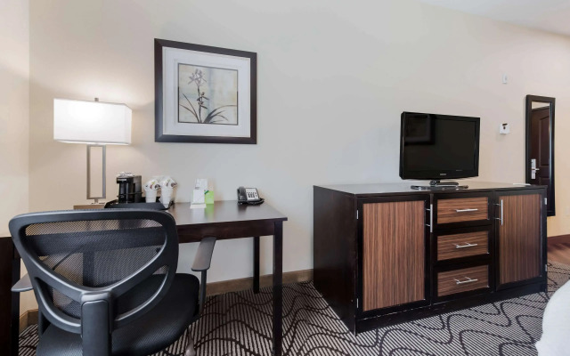 La Quinta Inn & Suites by Wyndham Auburn