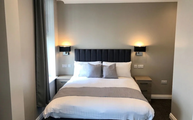 The Raven Hotel - Inn