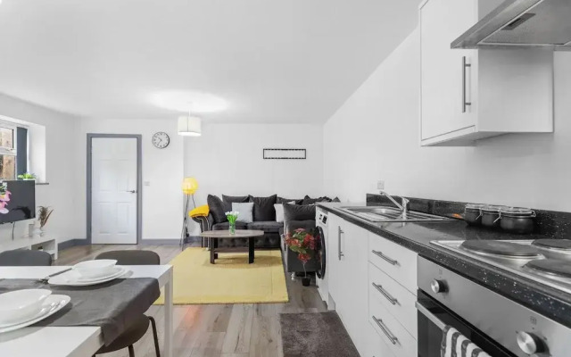 2 Bedroom Luxury Apartment Near Leeds City Centre