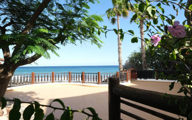 Bungalows Side Shore