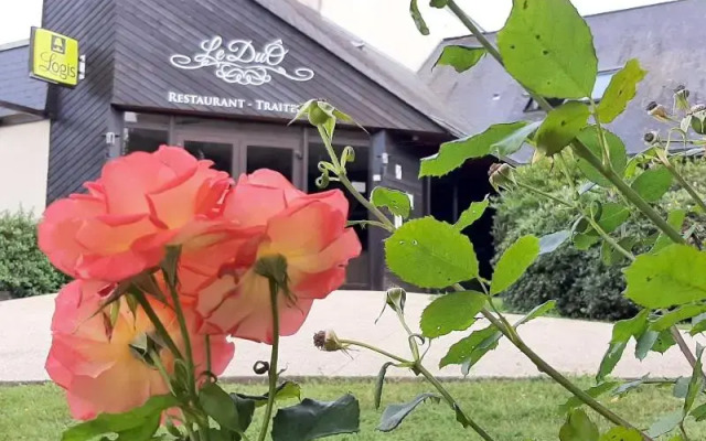 LOGIS Les Dineux Village