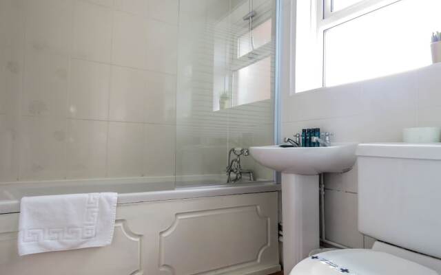 Tudors eSuites Historic Townhouse Birmingham with Garden