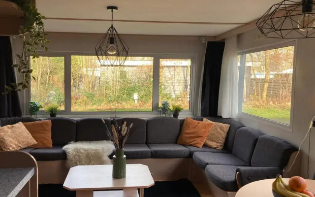 Chalet 't Rijsterbos op camping met zwembad!