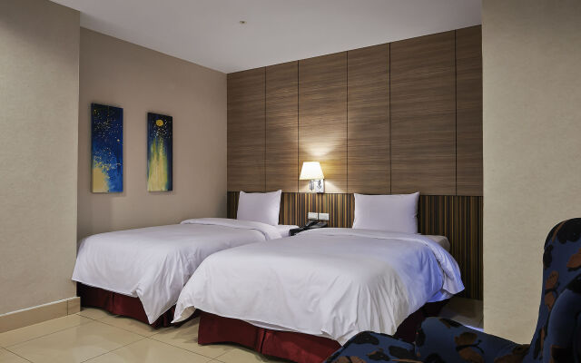 Delton Hotel Love River