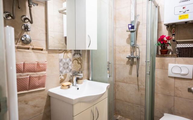 Design Studio Apartment Near the Center