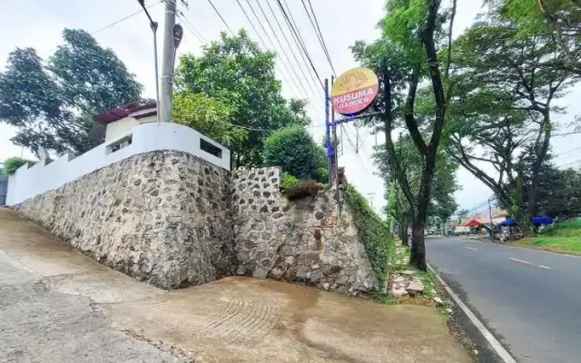 Urbanview Hotel Kusuma Garden Cianjur