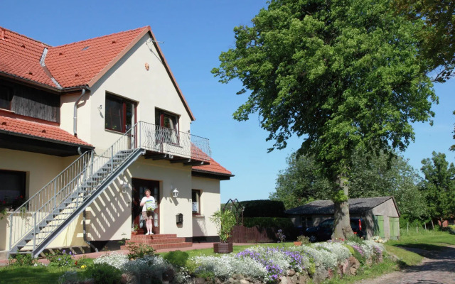 Ferienwohnung mit Terrasse in Kropelin