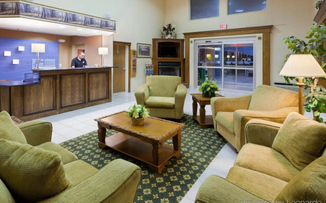 Holiday Inn Express Irwin-PA Turnpike Exit 67