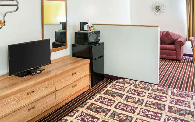 Rodeway Inn & Suites