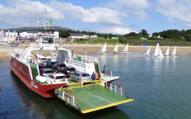 Alcorn's farmhouse 10 mins from beach