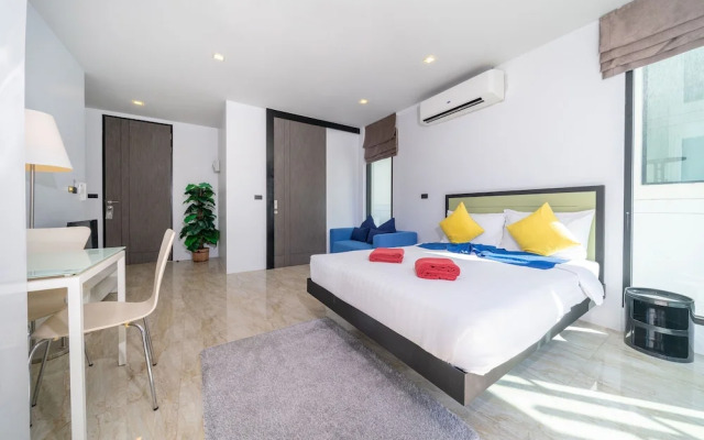 Vibrant Beach Life at Kata Villa UTK4