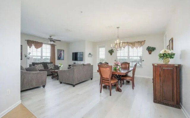 Beautiful Vista Cay Lakeview Condo - 1019
