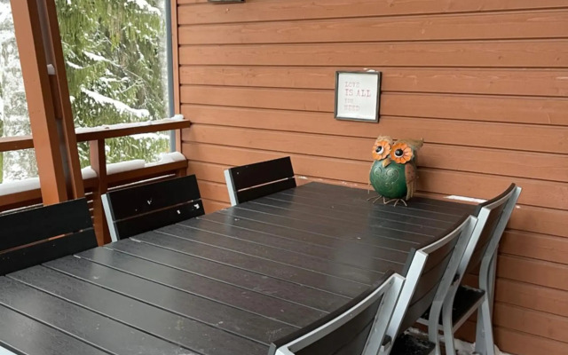 Дом у спа-центра и озера