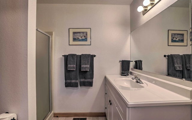 Tahoe Donner Retreat w/ Decks & Lake Access!