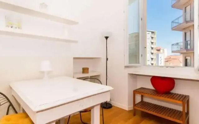 Pozzo Strada Bright Apartment - with Balconies