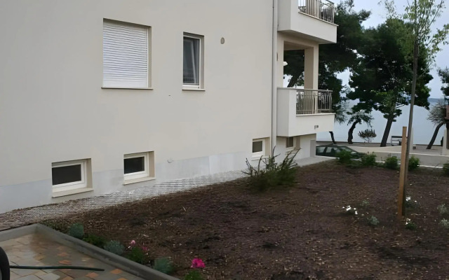 Beachfront Apartments Gabine