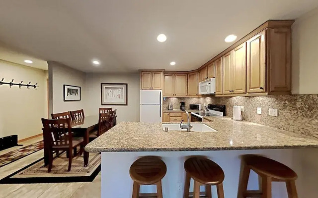 One Bedrooms At Snowbird Condos Slopeside - Free Wifi & Assigned Parking!