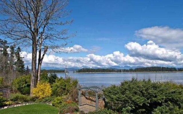 Quadra Island Harbour House B&B