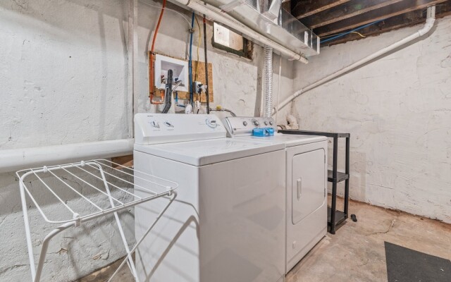 Stylish Near Stadiums & Nightlife Game Room