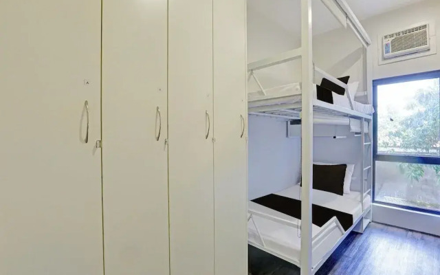 MyTown Madrid, Classy Hostel Bunkbeds Makati Metro Manila