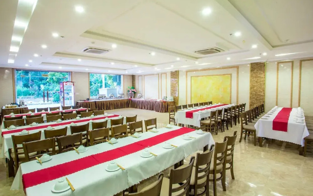 Red Coral Ha Long Hotel