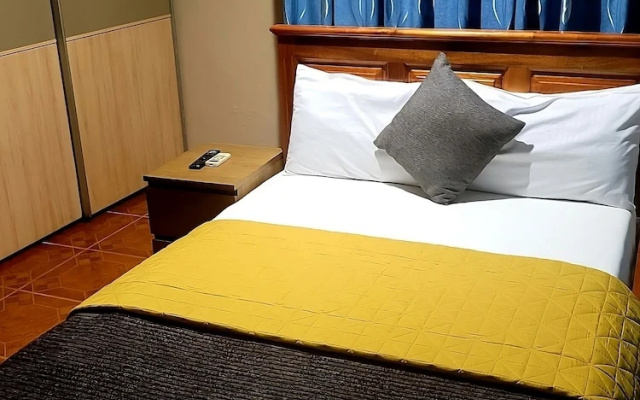 Room-ghouse Room D Ideal For Friends fam