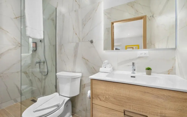 NEW 5br5 5BA Villa Private Pool Close 2 Beach