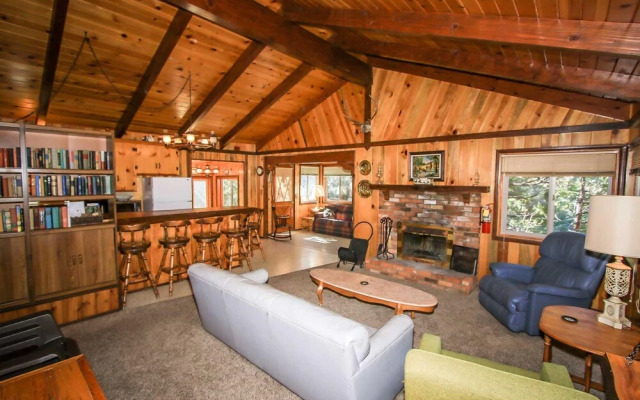 Cabin Idle Ours 933 by RedAwning