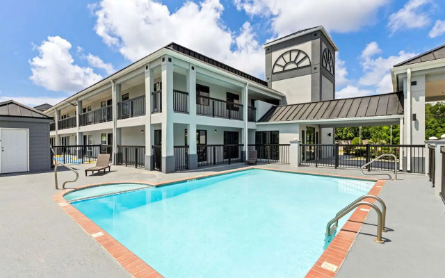 Econo Lodge Inn & Suites Ocean Springs - Biloxi