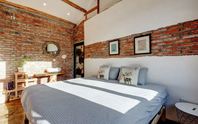 Yi Jing. Escape Split House