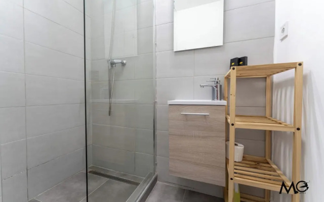 MoHost Dynamic - Modern 2BR Apartment