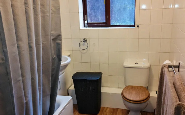 Beautiful 1-bed Apartment in Croydon-free Parking