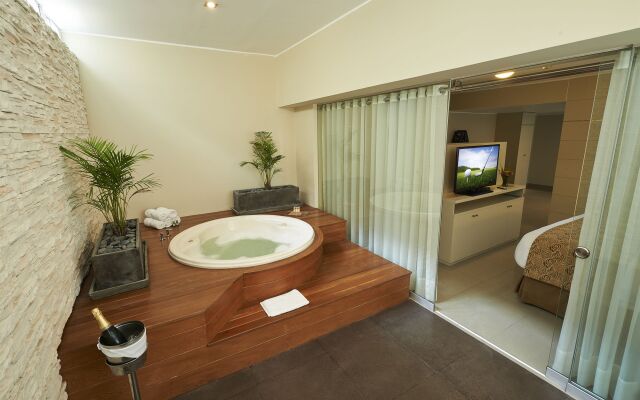 Sol de Oro Hotel & Suites