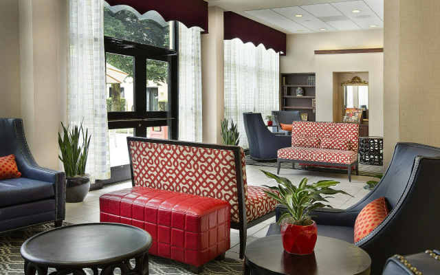 DoubleTree by Hilton Charlotte Airport