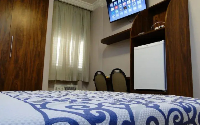 Graffiti Palace Hotel
