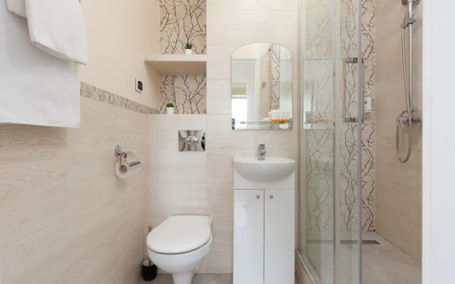 Apartment With Three Bedrooms by Renters