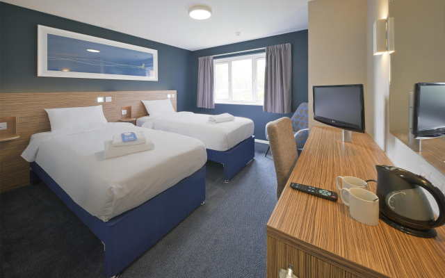 Travelodge Swansea M4