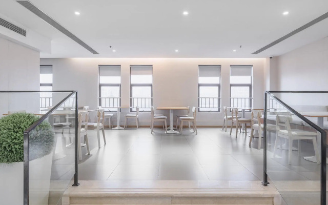 Ji Hotel (Shanghai Zhoupu, Wanda Plaza)