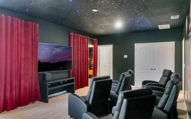 7 Bedroom/ 5 Bathroom Solterra (7599 OL), Davenport, US