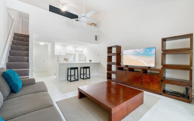 Perfectly Located in the Heart of Seven Mile Beach by RedAwning