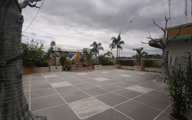 OYO 9814 Hotel Parnil Palace 2