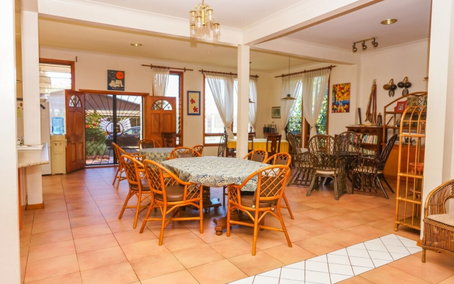 Lynn's Getaway Hotel