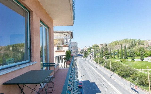 Rental In Rome Colosseum View Luxury Apartment