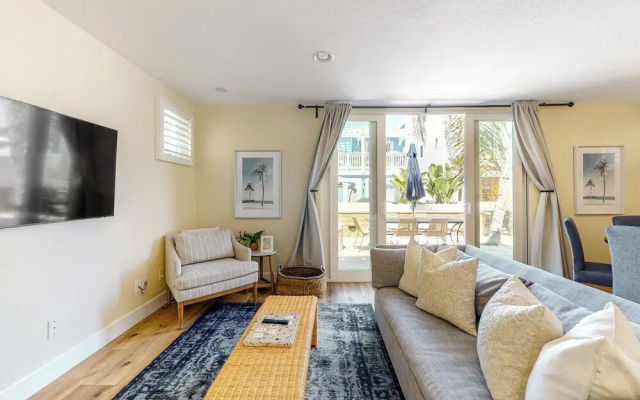 Walk to Mission Beach: Centrally Located Townhome