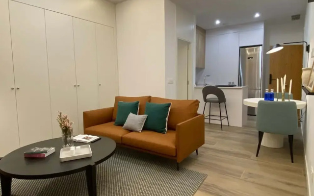 w Warm Modern 1BR Apartment in Chueca