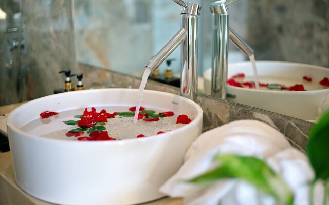 Aurora Riverside Hotel and Spa