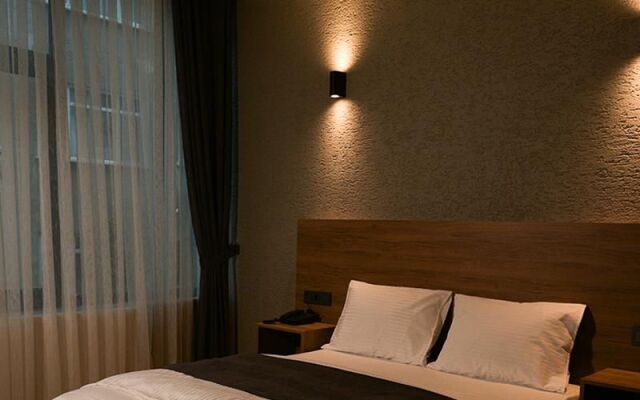 Daymonth Hotel