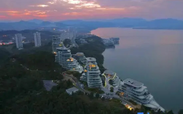 Zaishui Yifang Holiday Hotel
