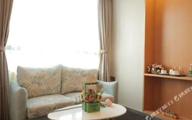 TheLouis PremierHotel