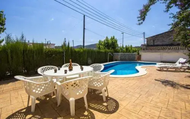Casa De Vacaciones "CAL VIVES"